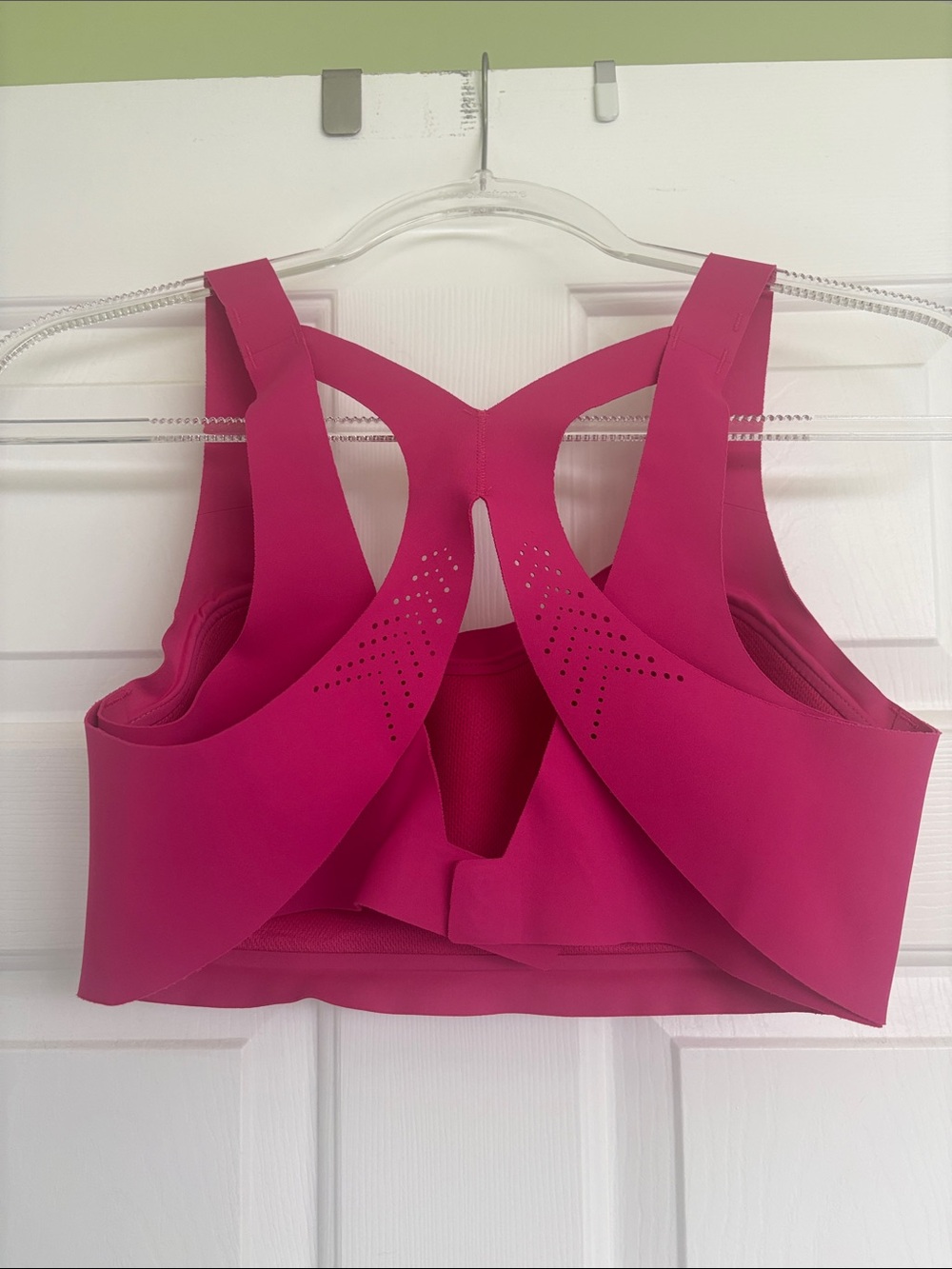 Victorias Secret Seamless Magenta Sports Bra with Laser-Cut Details 36C - Picture 2 of 2